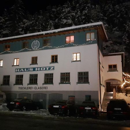 Haus Hotz Apart Talblick Grins Extérieur photo