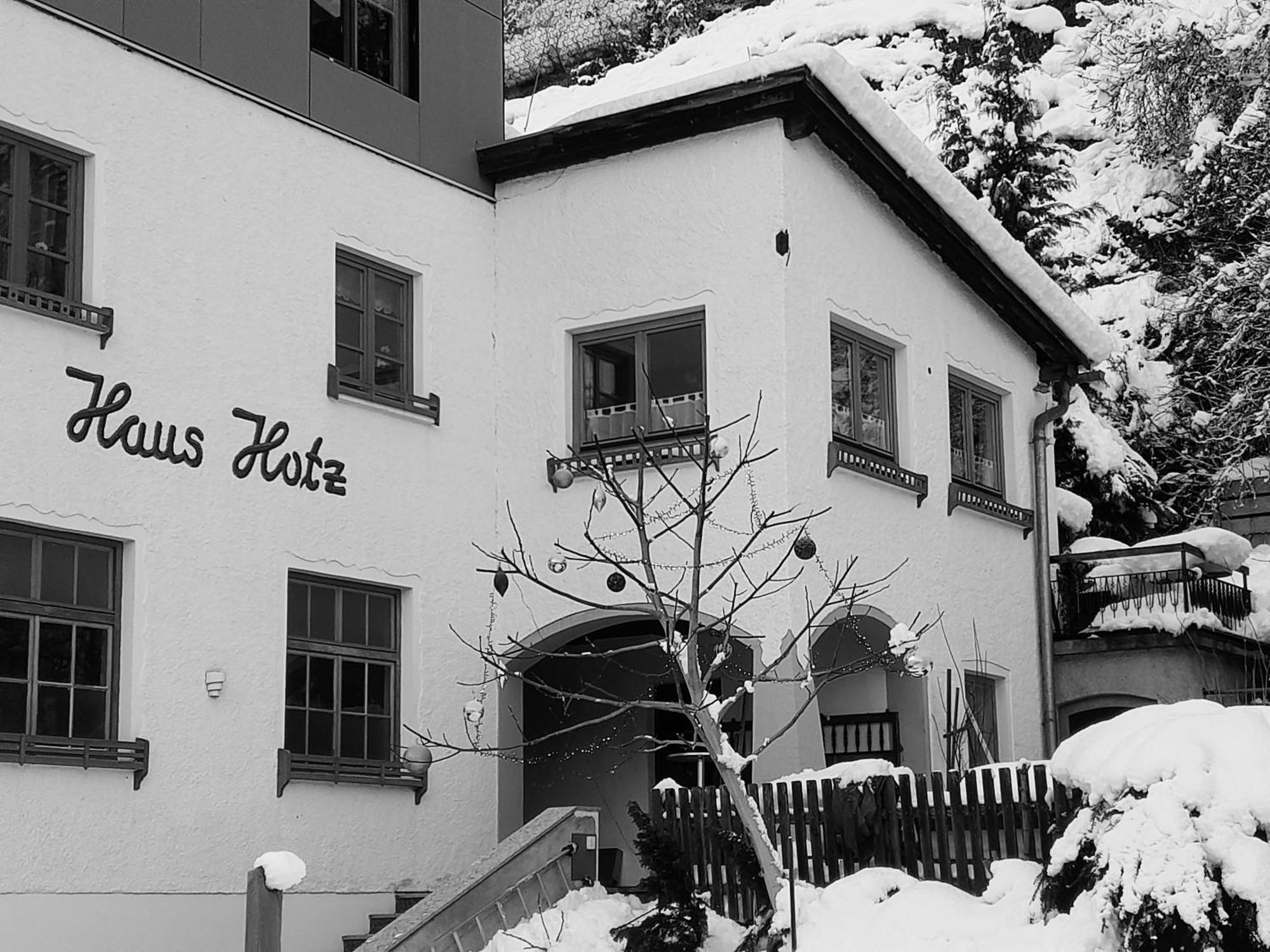 Haus Hotz Apart Talblick Grins Extérieur photo